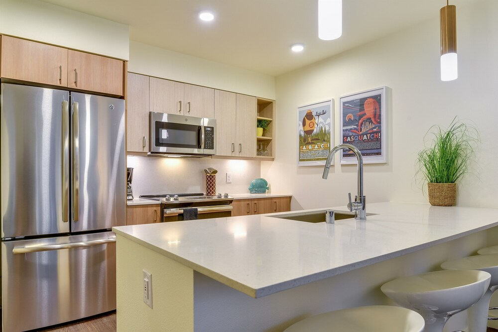 Modern Suite at the Market - Two Bedroom Apartment