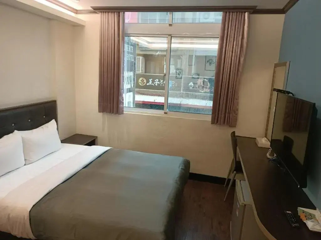 Holiday Business Hotel