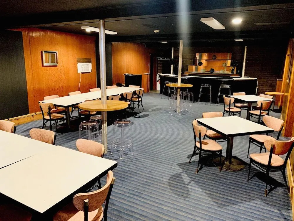 Lancaster Motor Inn