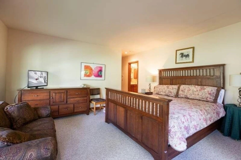 5-Bedroom 4 Bath Home,Sleeps 10, on free Town of Vail Bus Route