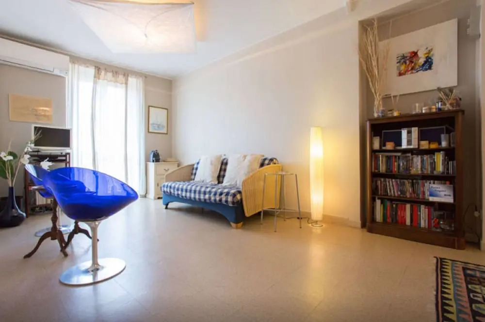 Large 1 Bedroom with Balcony City Centre