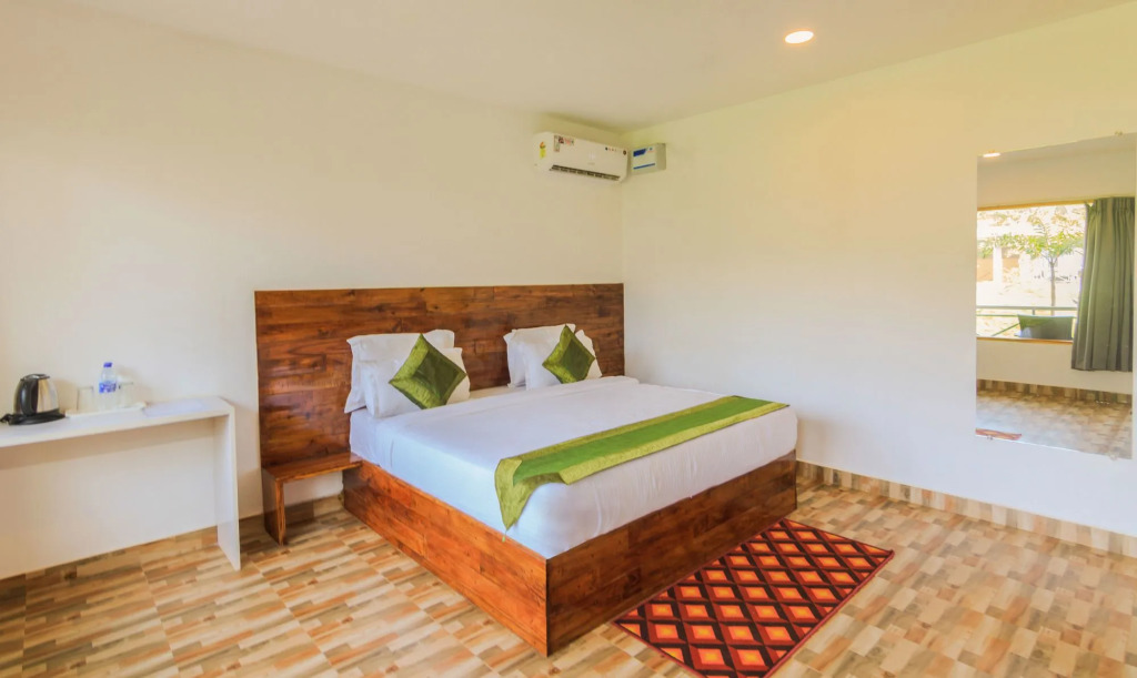 Treebo Lands End Beach Resort - 100m From Morjim Beach