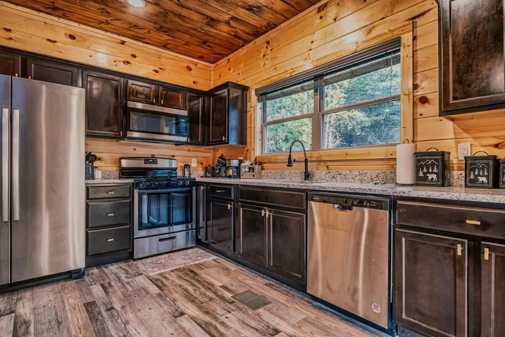 Brand New 4 4 Minutes to Dollywood Hot Tub