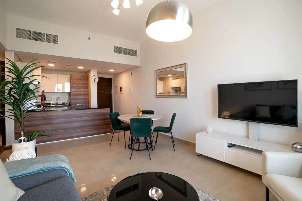 Amazing 1BR apartment with waterfront views!