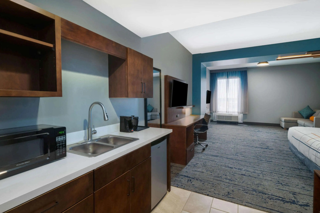 La Quinta Inn & Suites by Wyndham Louisville NE - Old Henry Rd
