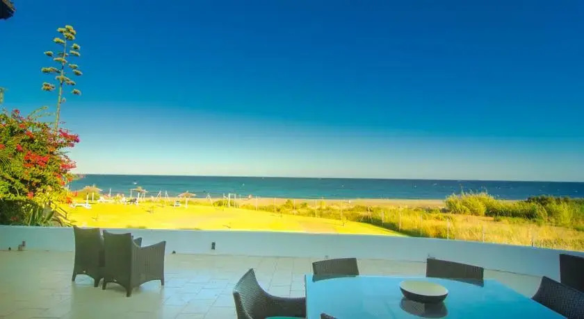 First Line House Casares del Mar