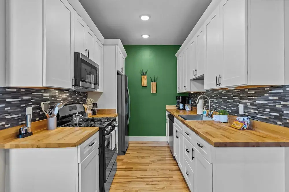 4700 West End Whimsy