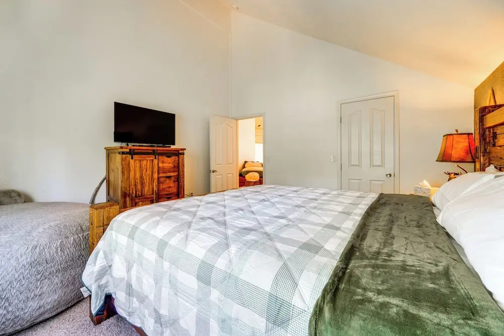Private Beach On-site! Soda Springs Cabin