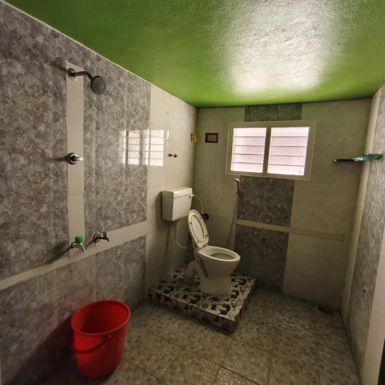 Square & Dormitory Stays