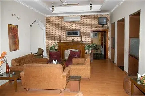 Emerald Garden Club Ltd.