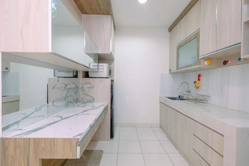 Homey And Comfy 2Br Sentul Tower Apartment