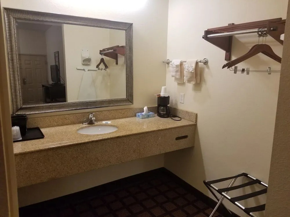 Executive Inn and Suites