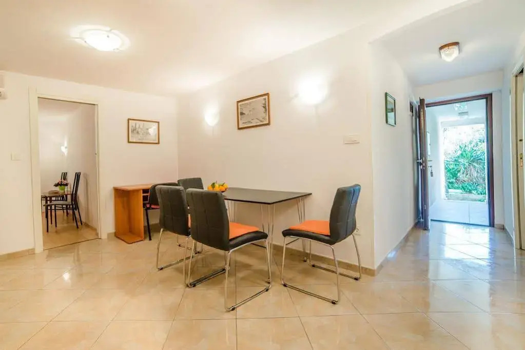Apartments Pino 106