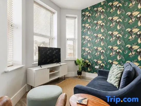Gorgeous Family 2-Bed Apt w/ Free Gym & Parking