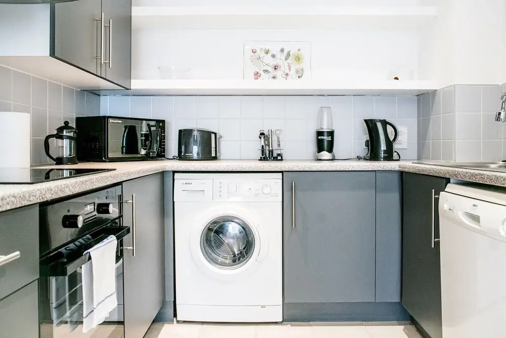 Modern Home by River Thames W/aircon, 4 Guests