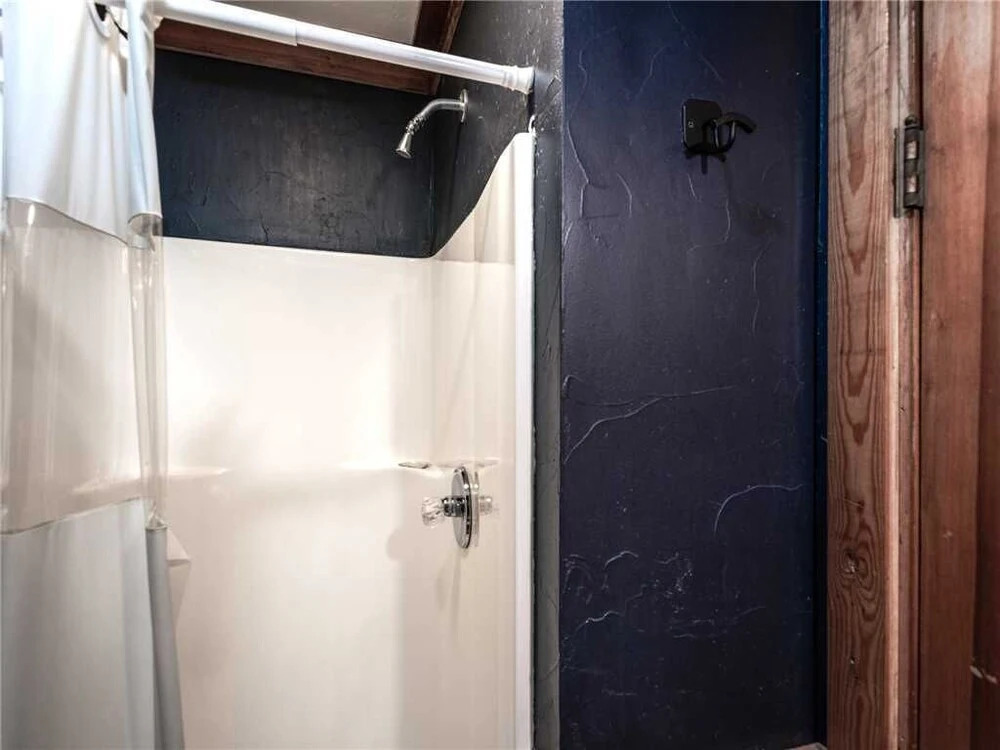 Apache Village 3, Queen Bed, Midtown, Sleeps 2