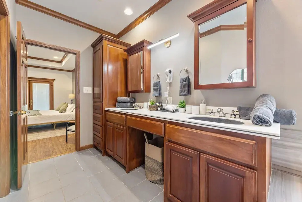 Golf-side Luxe Escape Sleeps 13 Hot Tub & Theater