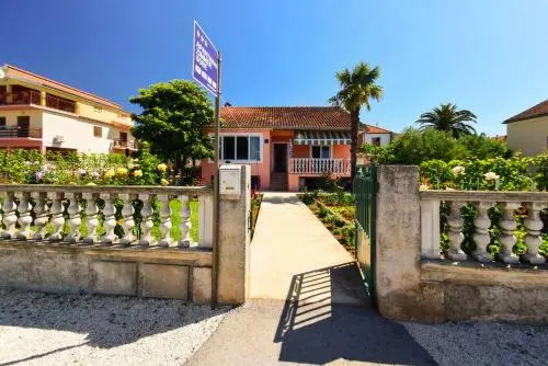 Holiday House Anica 1313