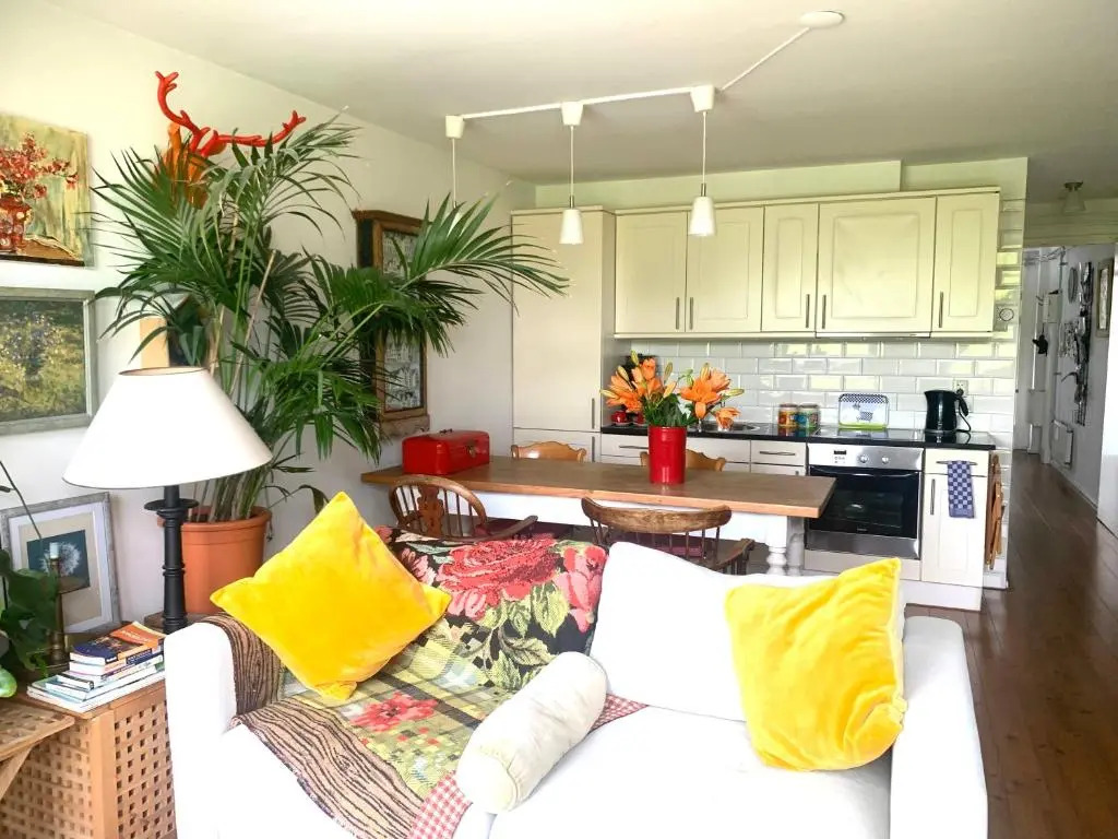 Homeawayhome C&R 1
