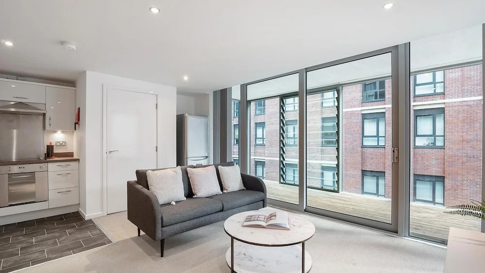 Stylish 2BR Apartment in Heart of Sheffield