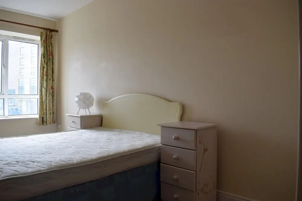 Bright 2 Bedroom Apartment With Balcony in City Centre