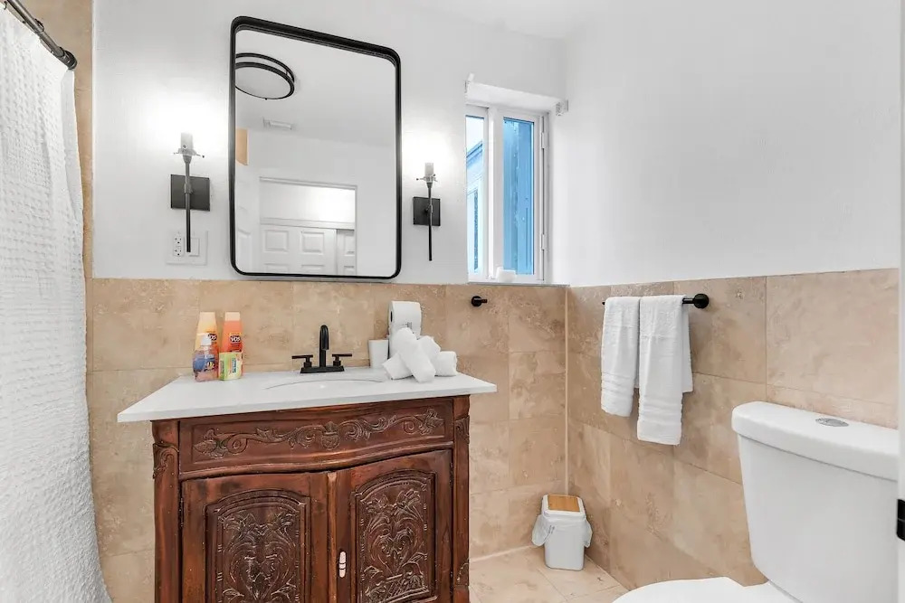 Stylish & Modern 4BD Home