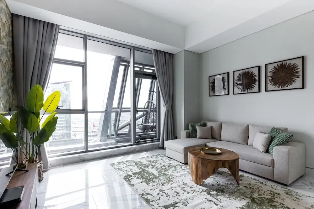 Simply Comfort Vacation Homes Rental Spacious Apts in J One Canal Views Quiet & Central
