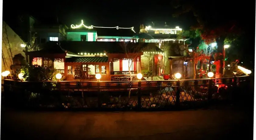 Zhouzhuang Romantic Traveling Residence No. 5 Town Panorama Hotel
