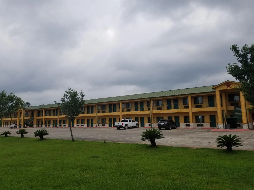 Scottish Inn & Suites