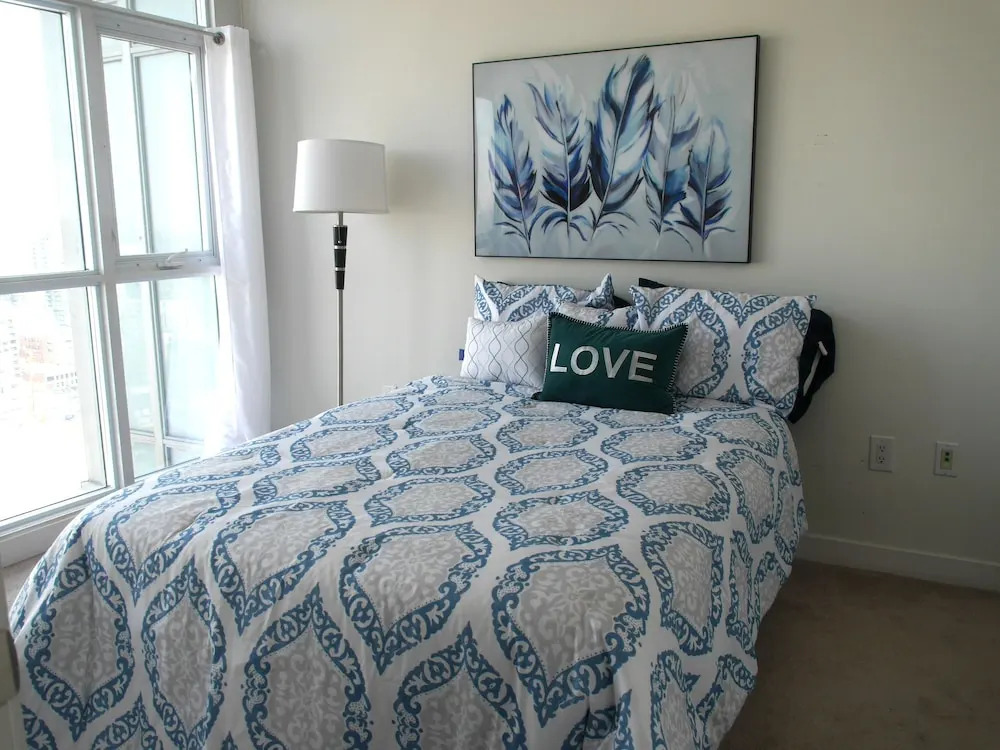1BR Great Location Spectacular View