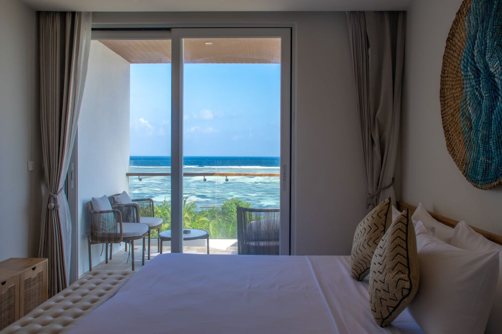 Stone Beach Club, Dhiffushi