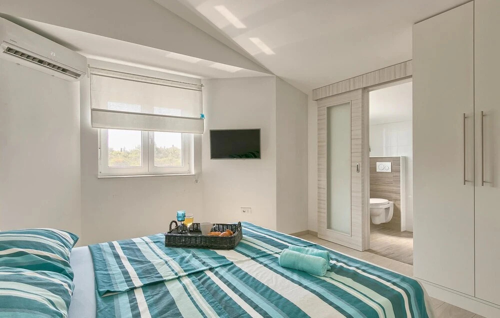 Amazing Home In Stinjan