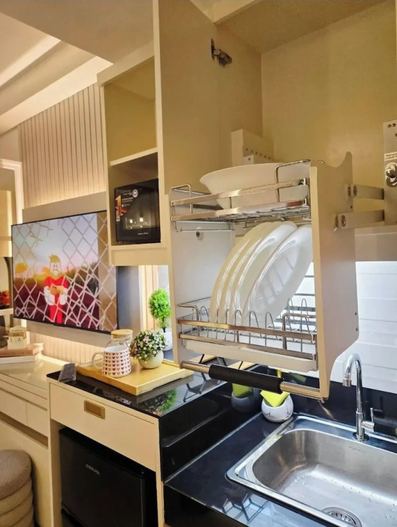 Stylish Condo Room in Iloilo City With Shared Pool