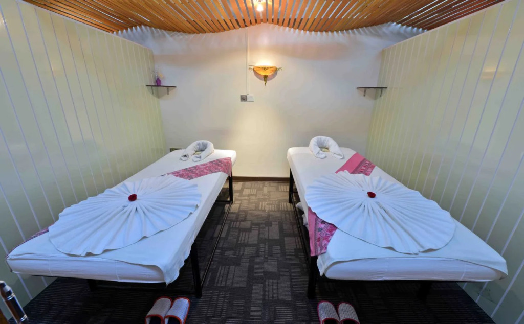 Cherry Hills Hotel