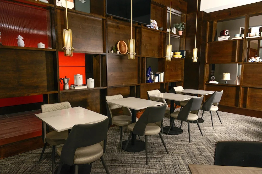 Hyatt Place Pena Station/Denver Airport