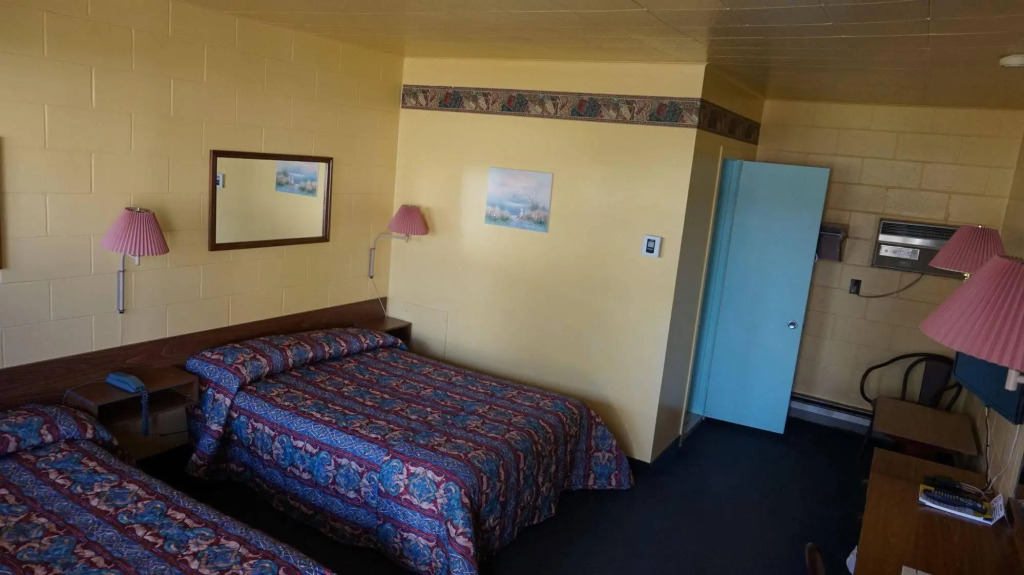Motel R-100