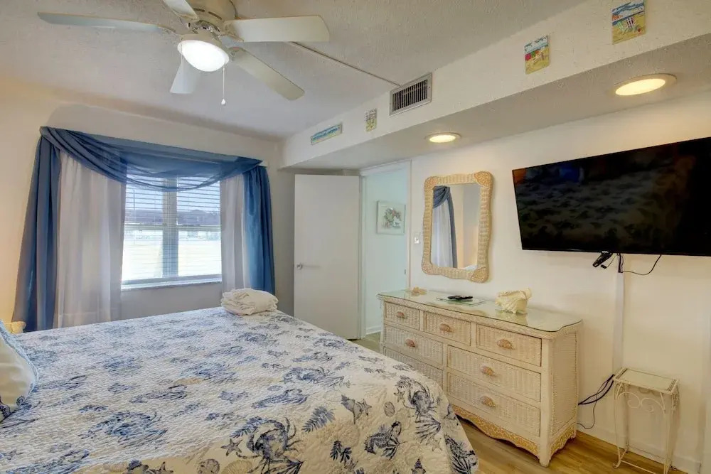 217 El Matador 2 Bedroom Condo by RedAwning