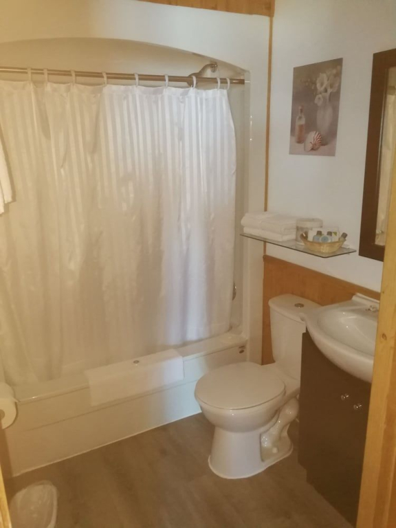 Knotty Pine Cottages, Suites & Motel Rooms