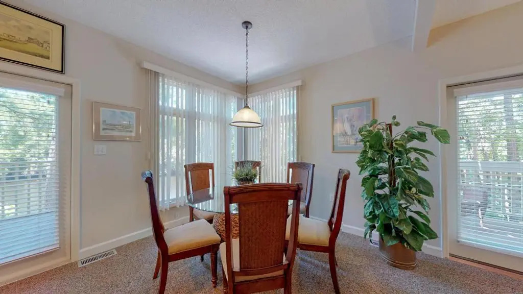 7655 Huntington Villas