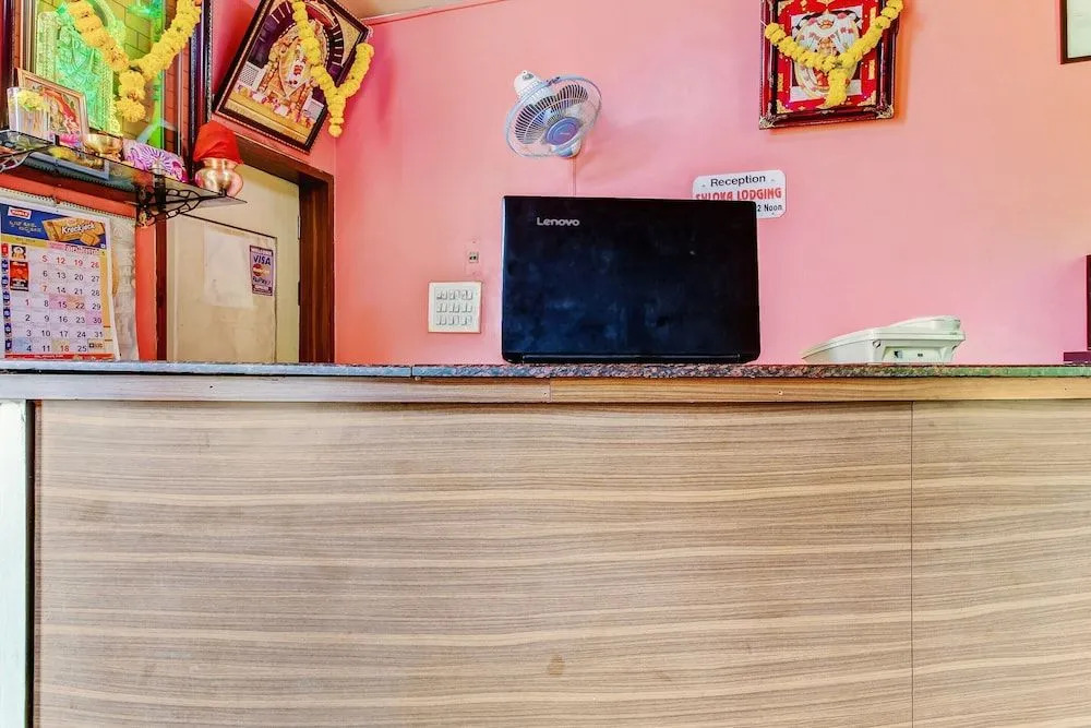OYO 40635 Hotel Shloka