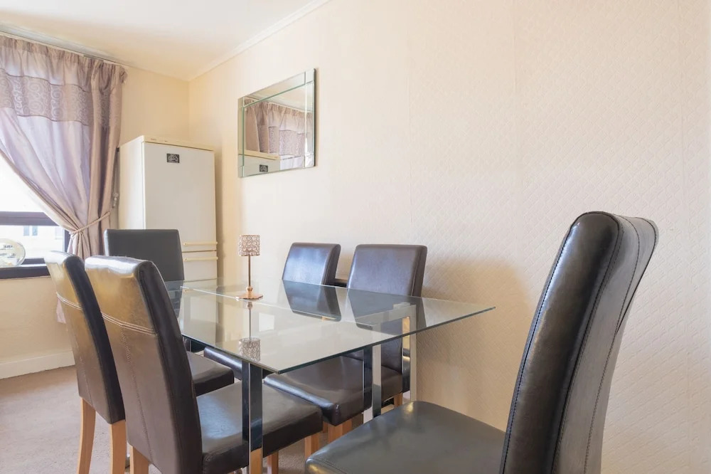 Novelty Suites Froghall Avenue