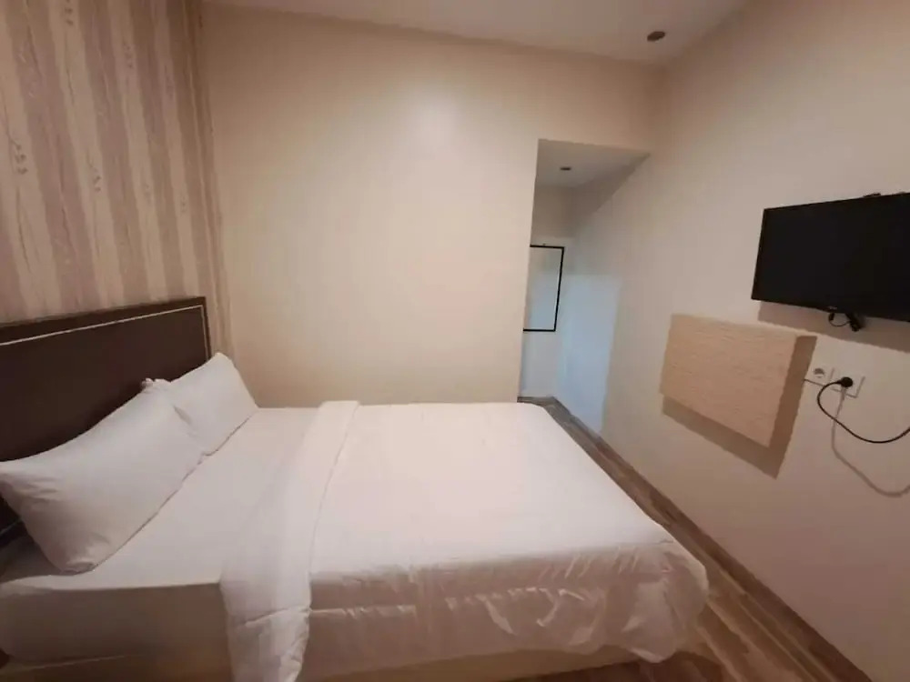 OYO 92944 Luna Guest House