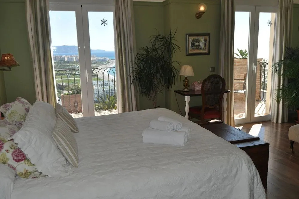 Welcome Inn Nerja guest house Luxury Bed & Breakfast