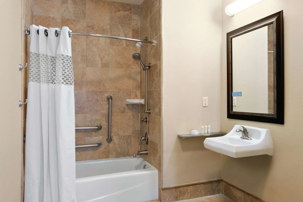 Spark by Hilton Bakersfield Central