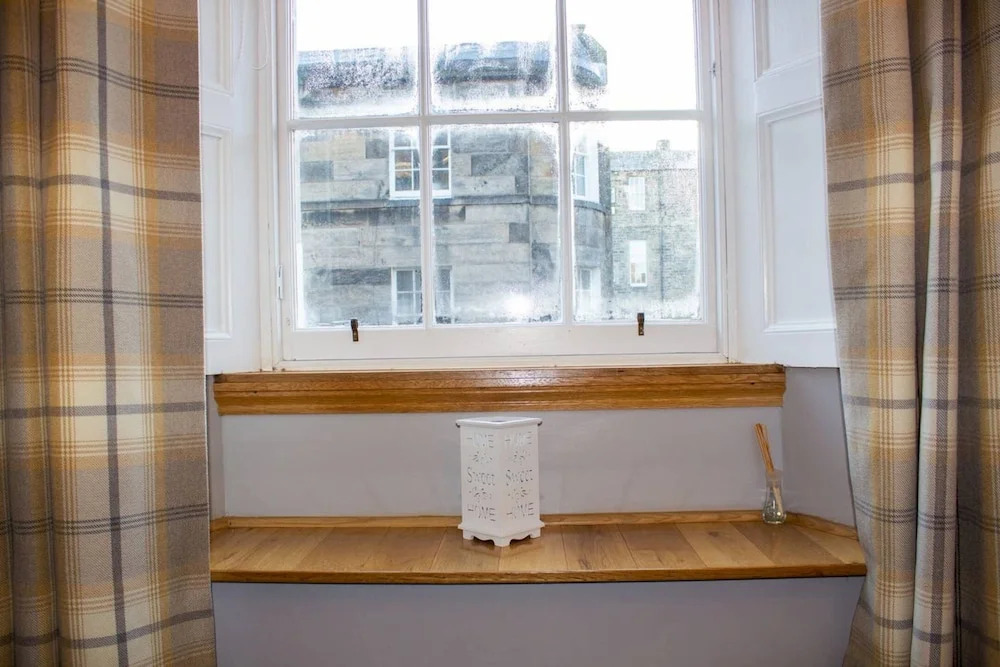 Stylish 3 Bedroom Flat in Historic West End Location