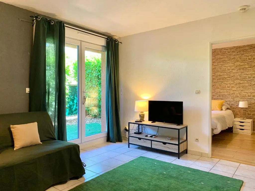 Blagnac : appartement T2 avec jardin, parking et climatisation