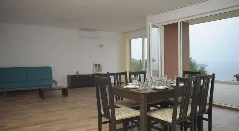 Momchil Villas