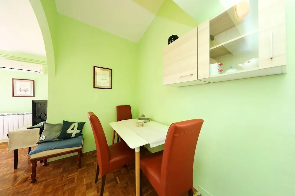 Apartment With 2 Bedrooms in Starigrad, With Wonderful sea View, Enclosed Garden and Wifi - 100 m From the Beach