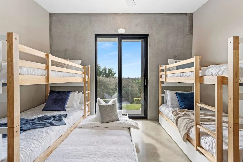 Luxury Portsea Sanctuary Gas Heat Pool Gardens