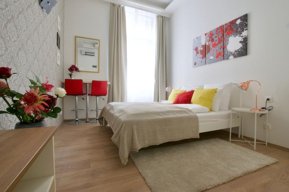St King 11 Rooms by Staymood Holidays